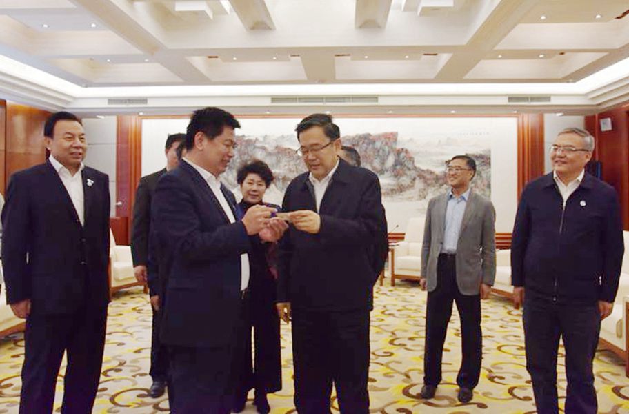 2018年4月16日，貴州省委書記孫志剛聽取全國政協委員、民建中央常委、中華職業教育社副理事長、四川國弘現代教育投資公司（省屬國有企業）董事長蘇華關于在貴州省發展教育事業和教育扶貧工作匯報。_副本.jpg