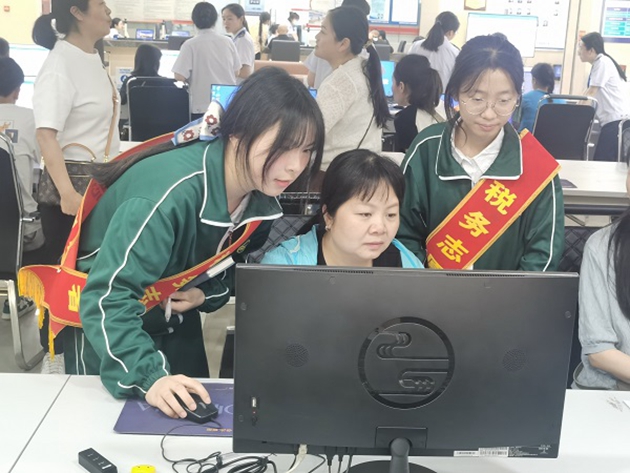 中江職中財經商貿系學生參與稅務局稅收科普活動，助力稅法知識普及1.jpg